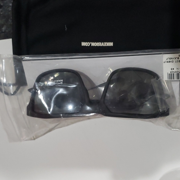 Nike Bandit Sunglasses - Picture 3 of 3